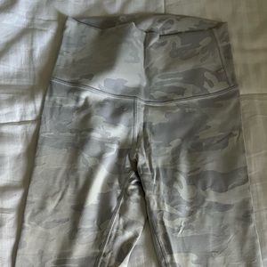 camo size 4 lulu 25” leggings